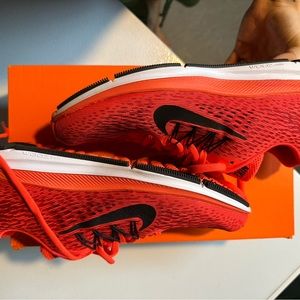 NWOT Nike zoom winflo 5 size 9 red
